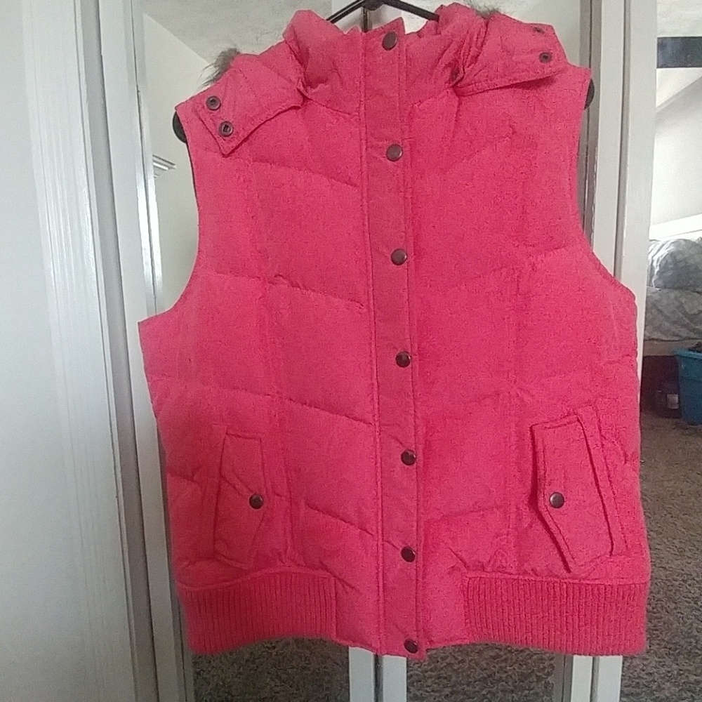 Coral hooded puffer vest